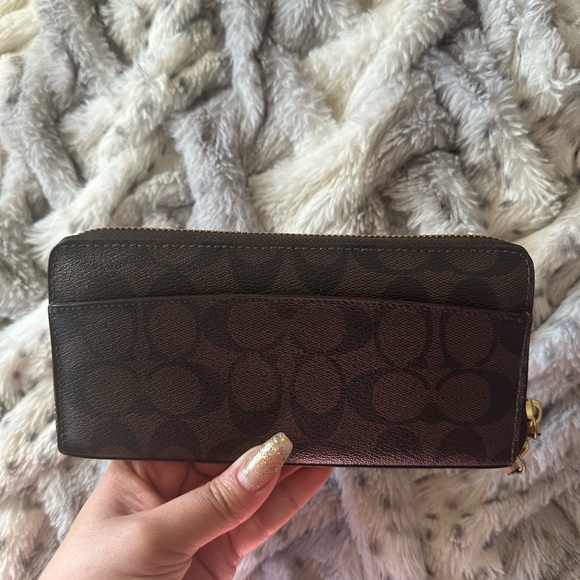 Coach monogram zipper wallet-used like new condition - Picture 4 of 10